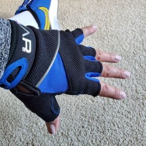 Meet your Posher, Damaris